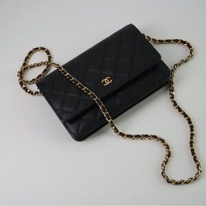 CHANEL Black Quilted Crossbody Bag with Gold Chain